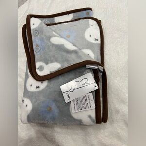 Miffy🐰🩶Gray with Blue Flowers Plush Blanket